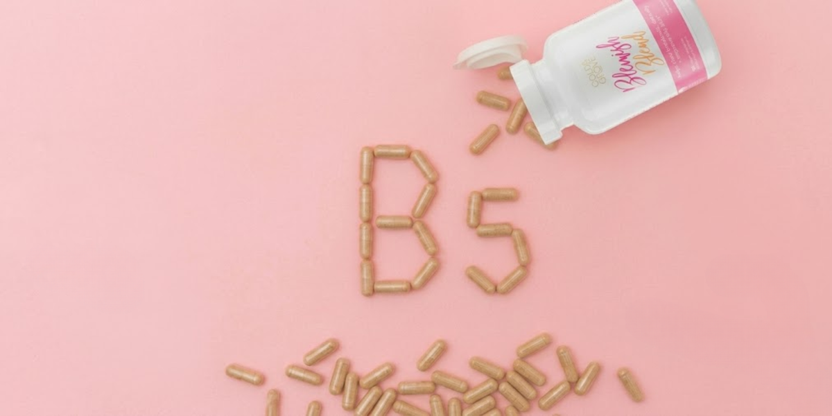 The Role of Vitamin B5 (Pantothenic Acid) in Controlling Oily Skin and Breakouts